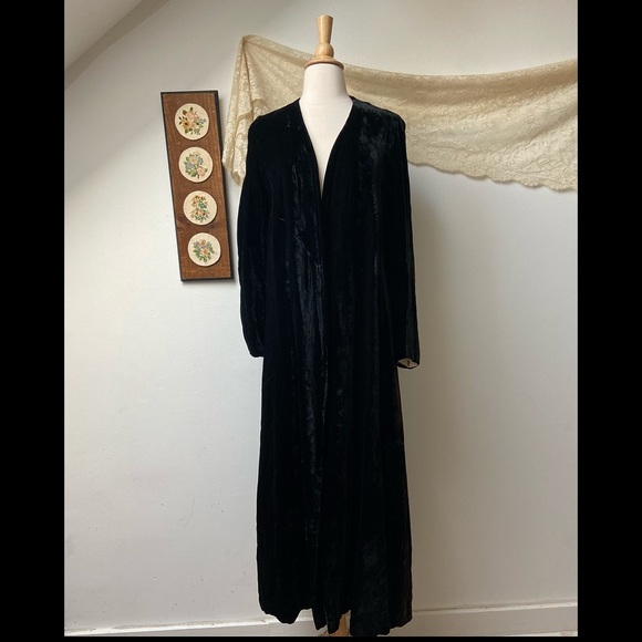 1930’s Velvet Opera Coat - Picture 3 of 13